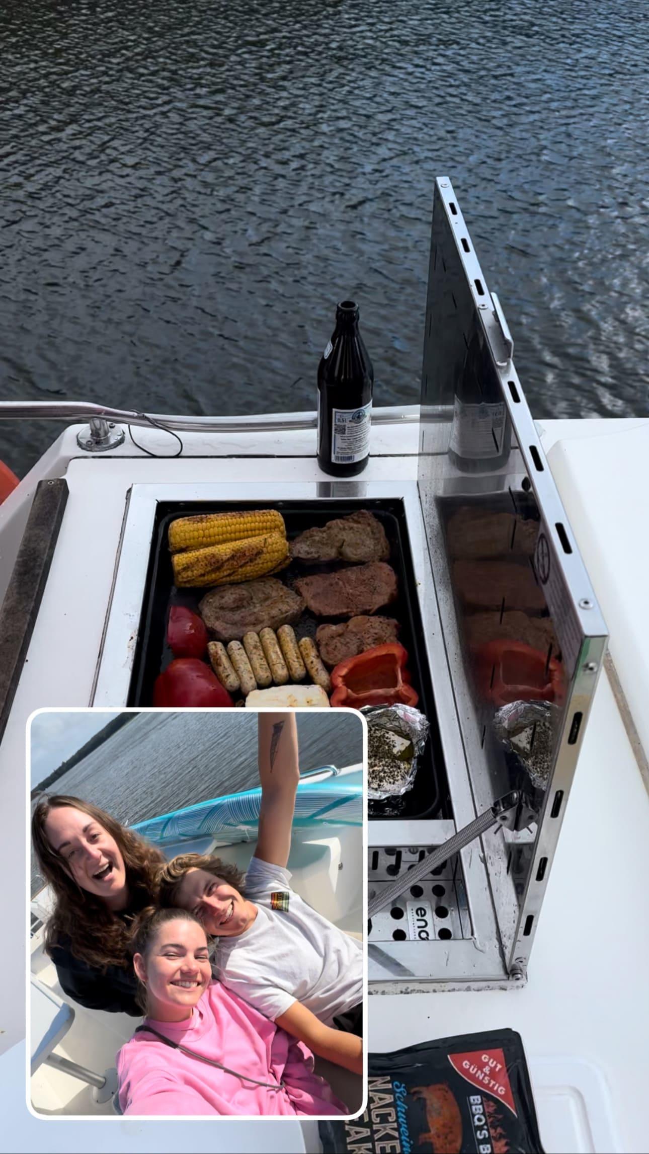 Grillen auf dem Hausboot 